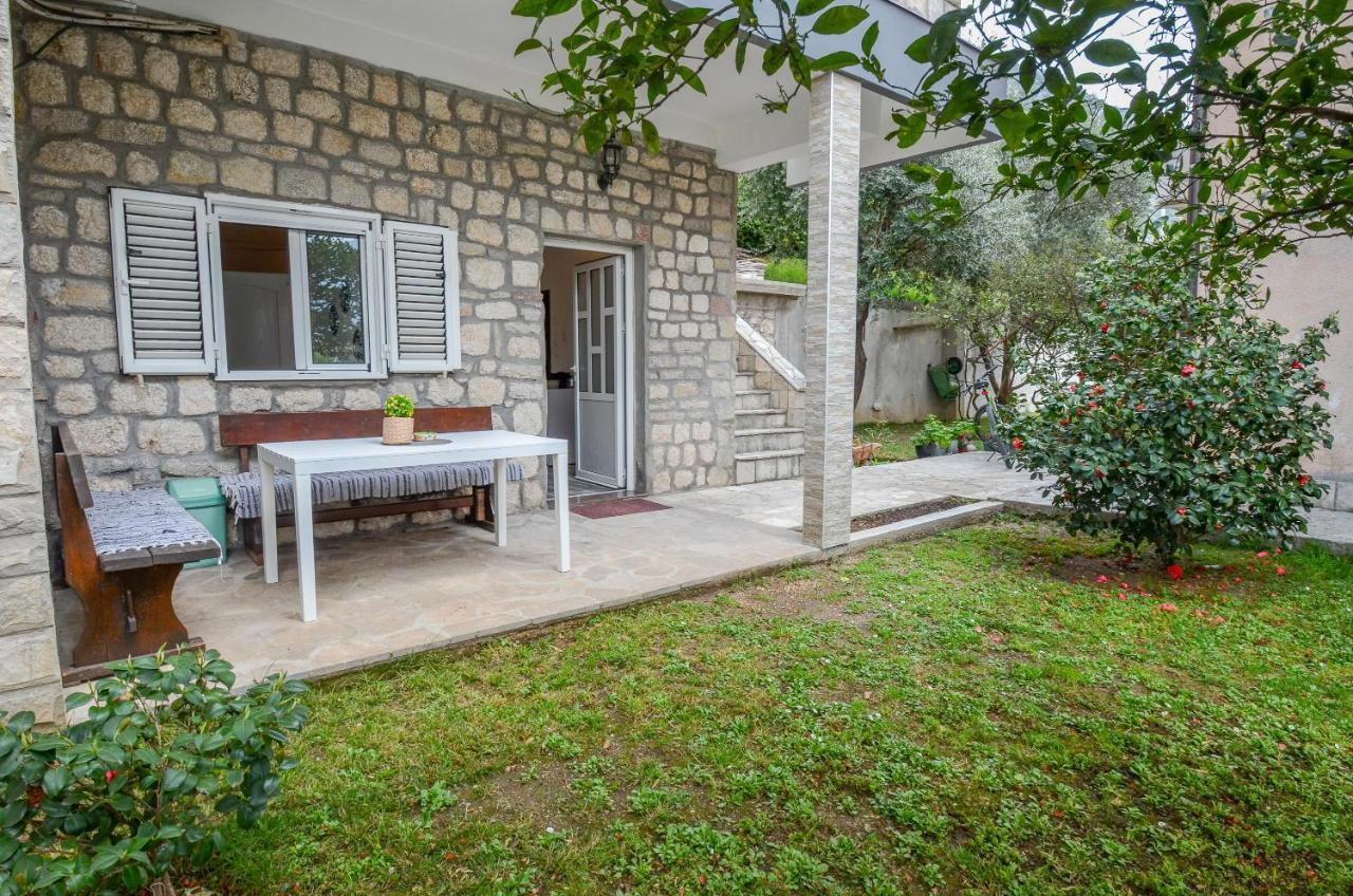 Apartamento Modern Seaside Escape - Stunning Sea View - Private & Stylish Kotor Exterior foto