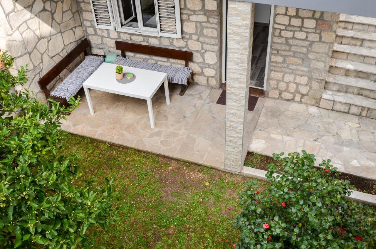 Apartamento Modern Seaside Escape - Stunning Sea View - Private & Stylish Kotor Exterior foto