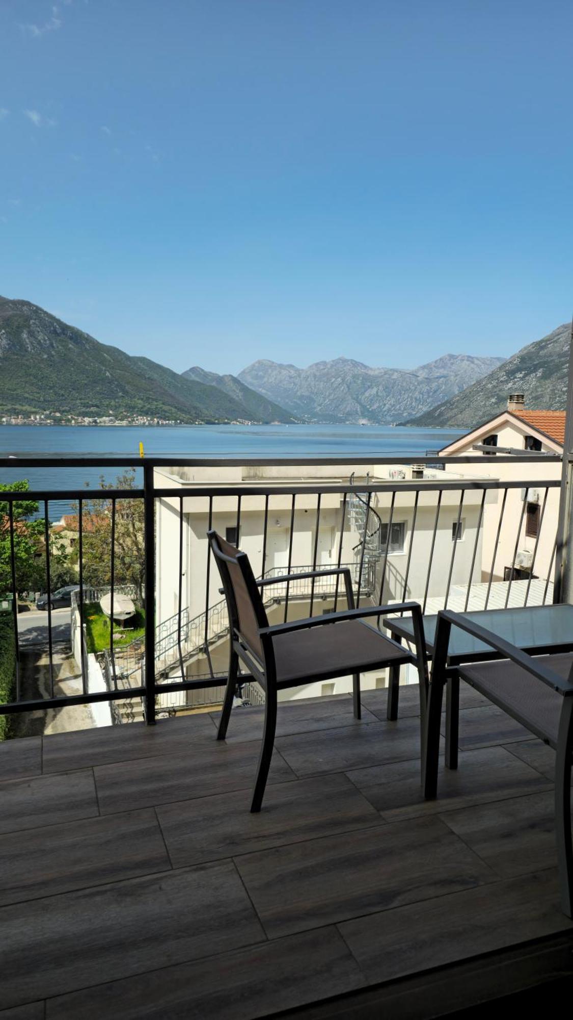 Apartamento Modern Seaside Escape - Stunning Sea View - Private & Stylish Kotor Exterior foto