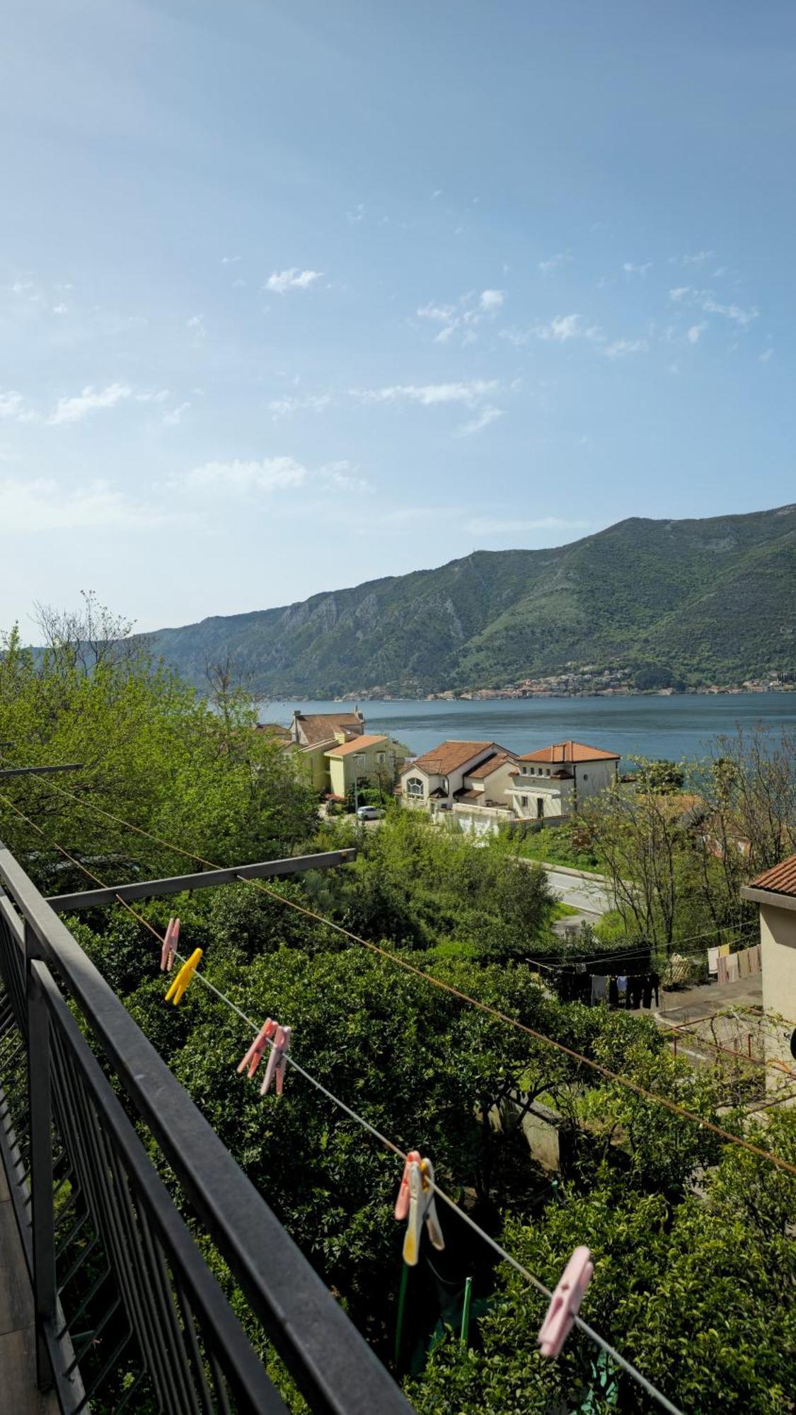 Apartamento Modern Seaside Escape - Stunning Sea View - Private & Stylish Kotor Exterior foto