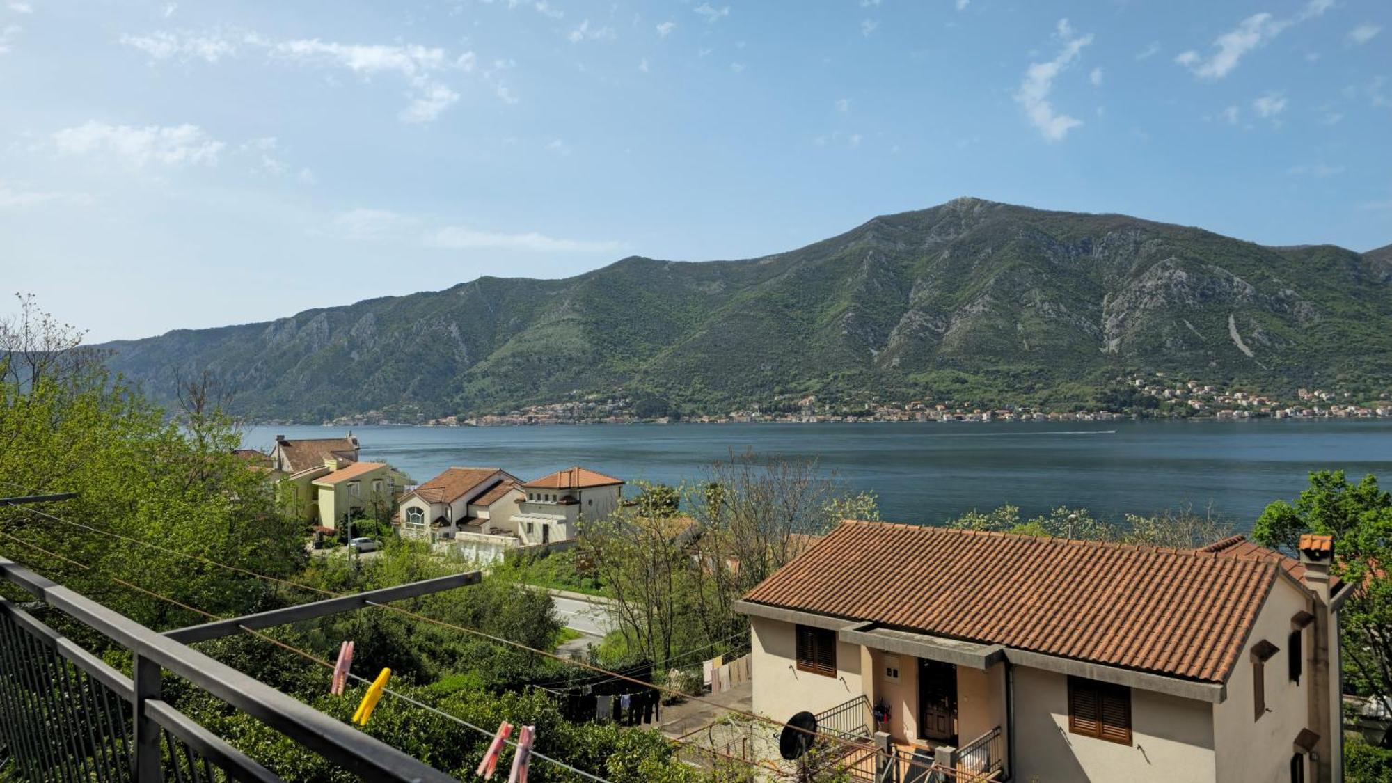 Apartamento Modern Seaside Escape - Stunning Sea View - Private & Stylish Kotor Exterior foto