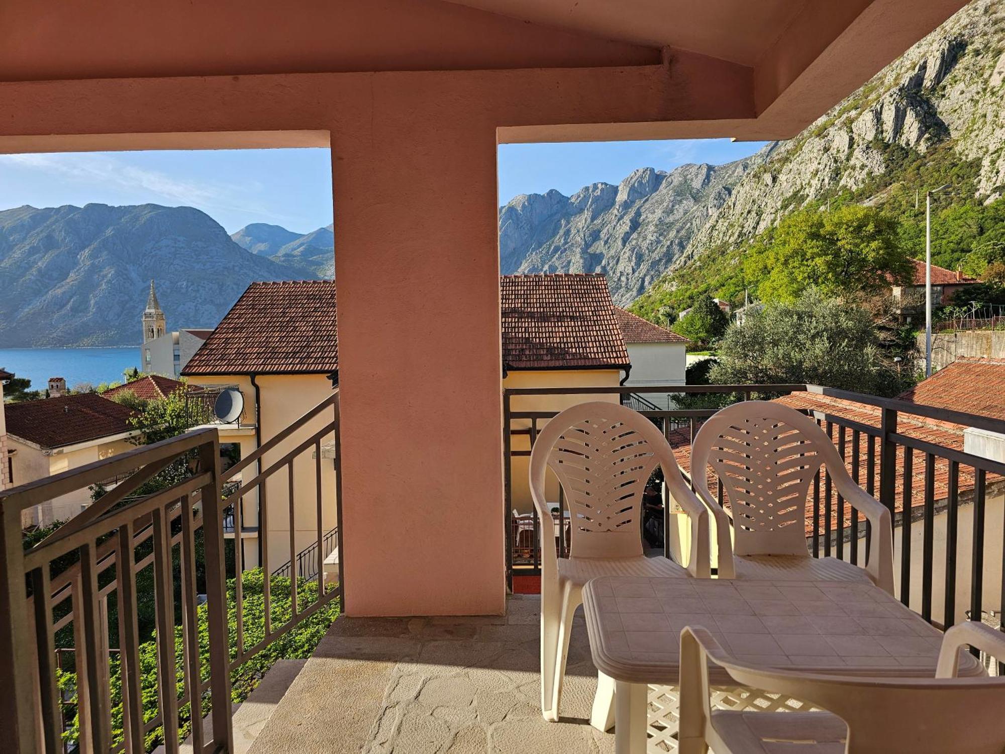 Apartamento Modern Seaside Escape - Stunning Sea View - Private & Stylish Kotor Exterior foto