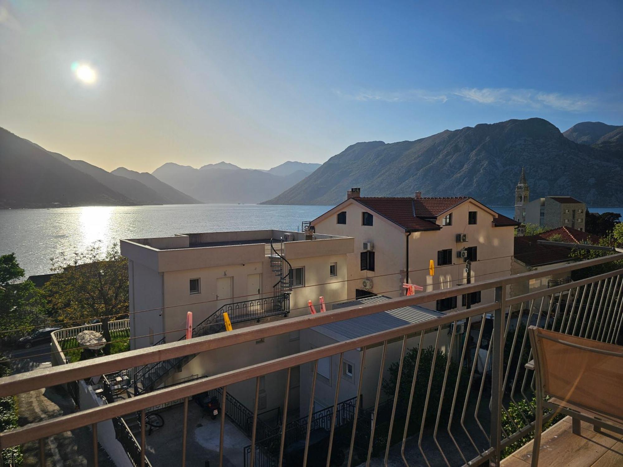 Apartamento Modern Seaside Escape - Stunning Sea View - Private & Stylish Kotor Exterior foto