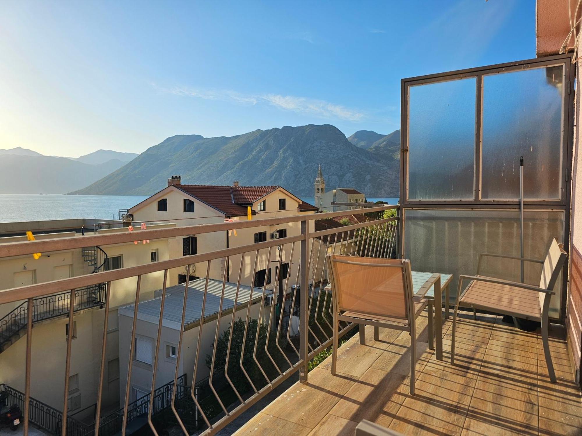 Apartamento Modern Seaside Escape - Stunning Sea View - Private & Stylish Kotor Exterior foto