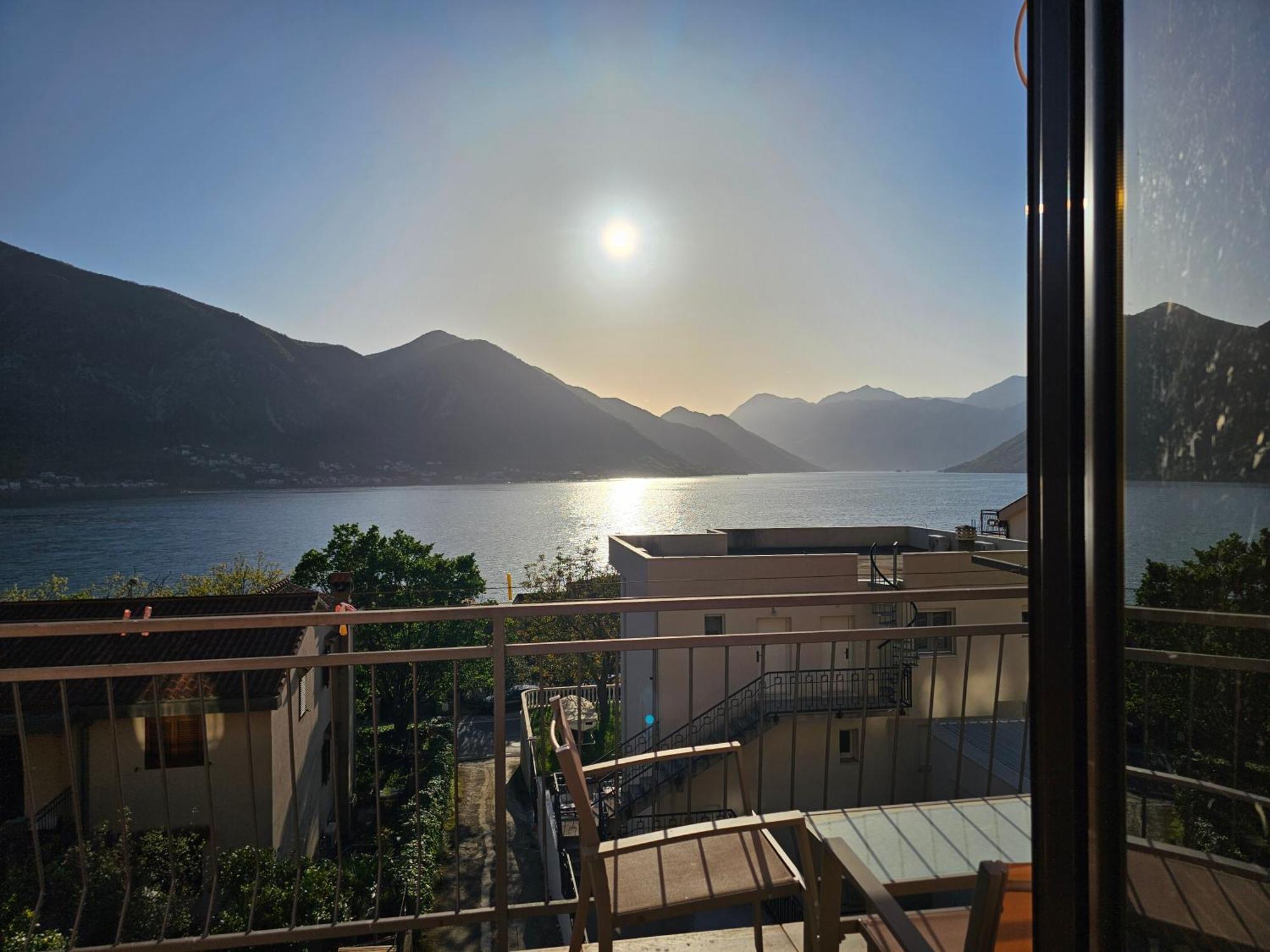 Apartamento Modern Seaside Escape - Stunning Sea View - Private & Stylish Kotor Exterior foto