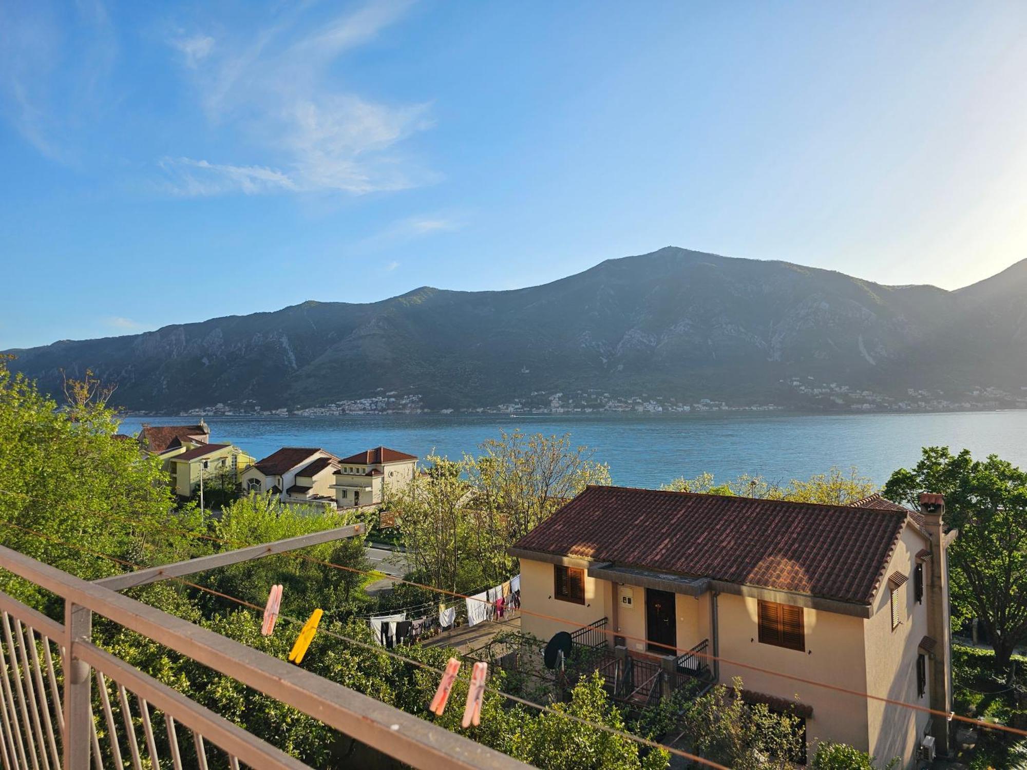 Apartamento Modern Seaside Escape - Stunning Sea View - Private & Stylish Kotor Exterior foto