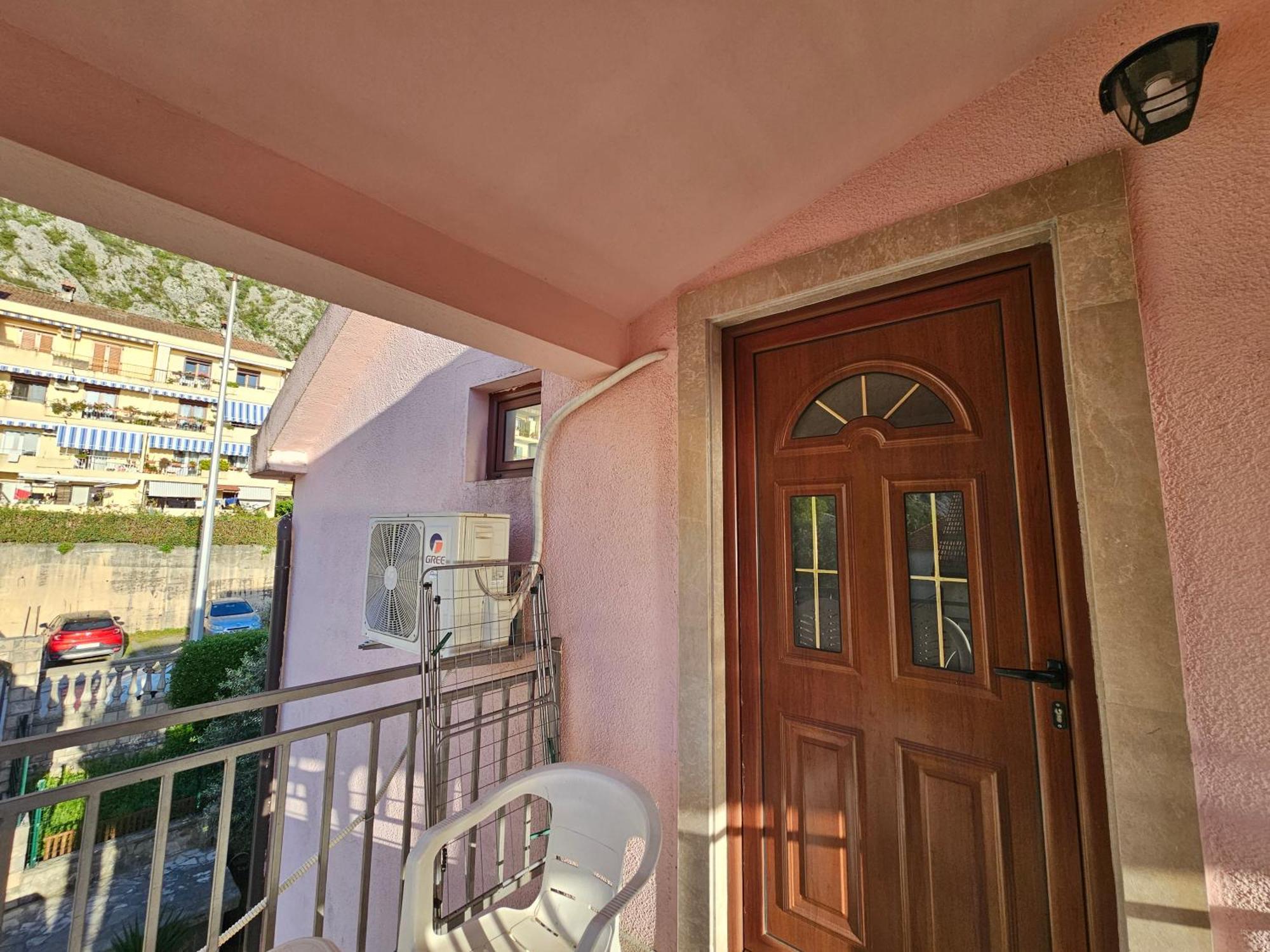 Apartamento Modern Seaside Escape - Stunning Sea View - Private & Stylish Kotor Exterior foto