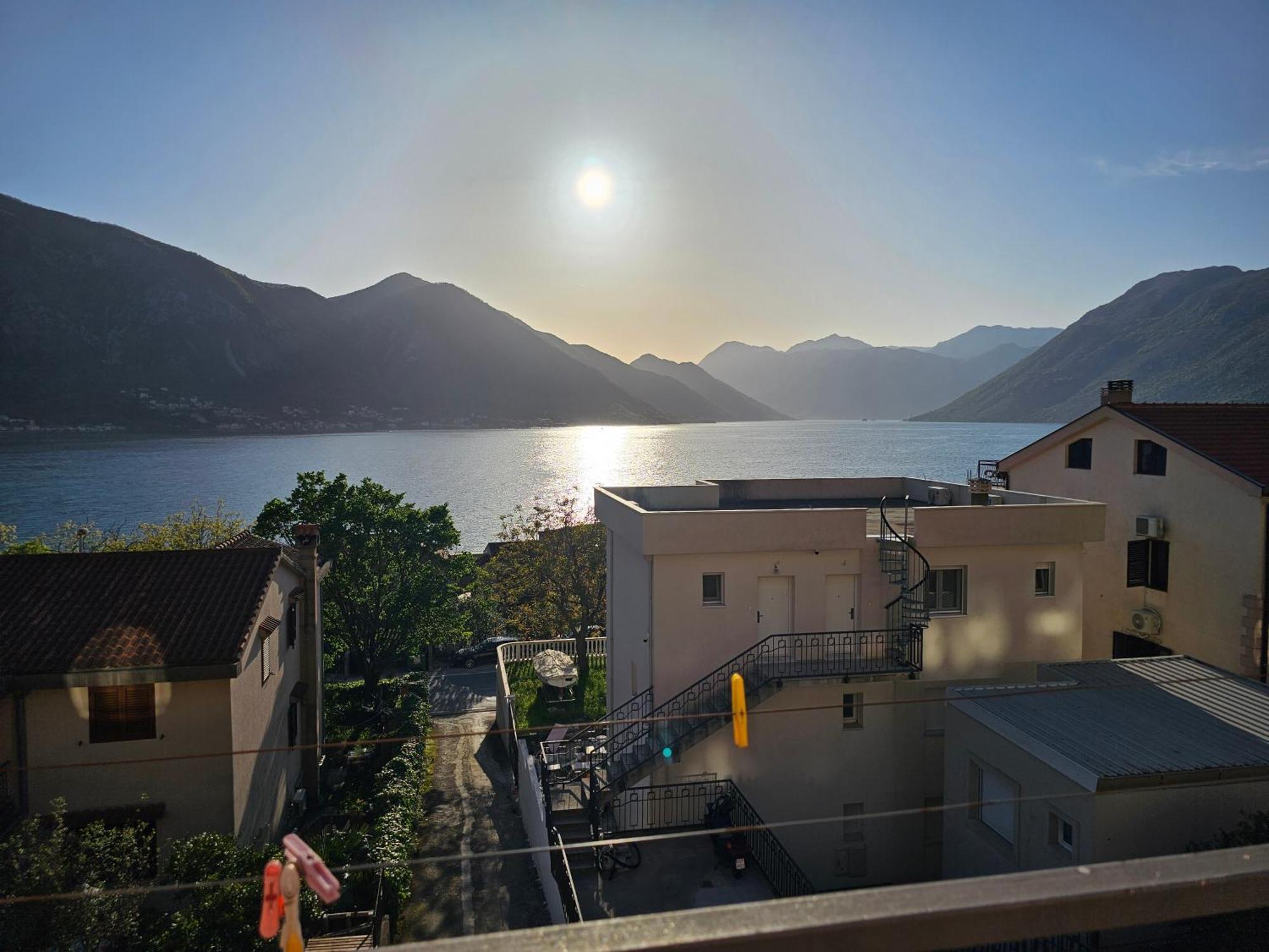 Apartamento Modern Seaside Escape - Stunning Sea View - Private & Stylish Kotor Exterior foto