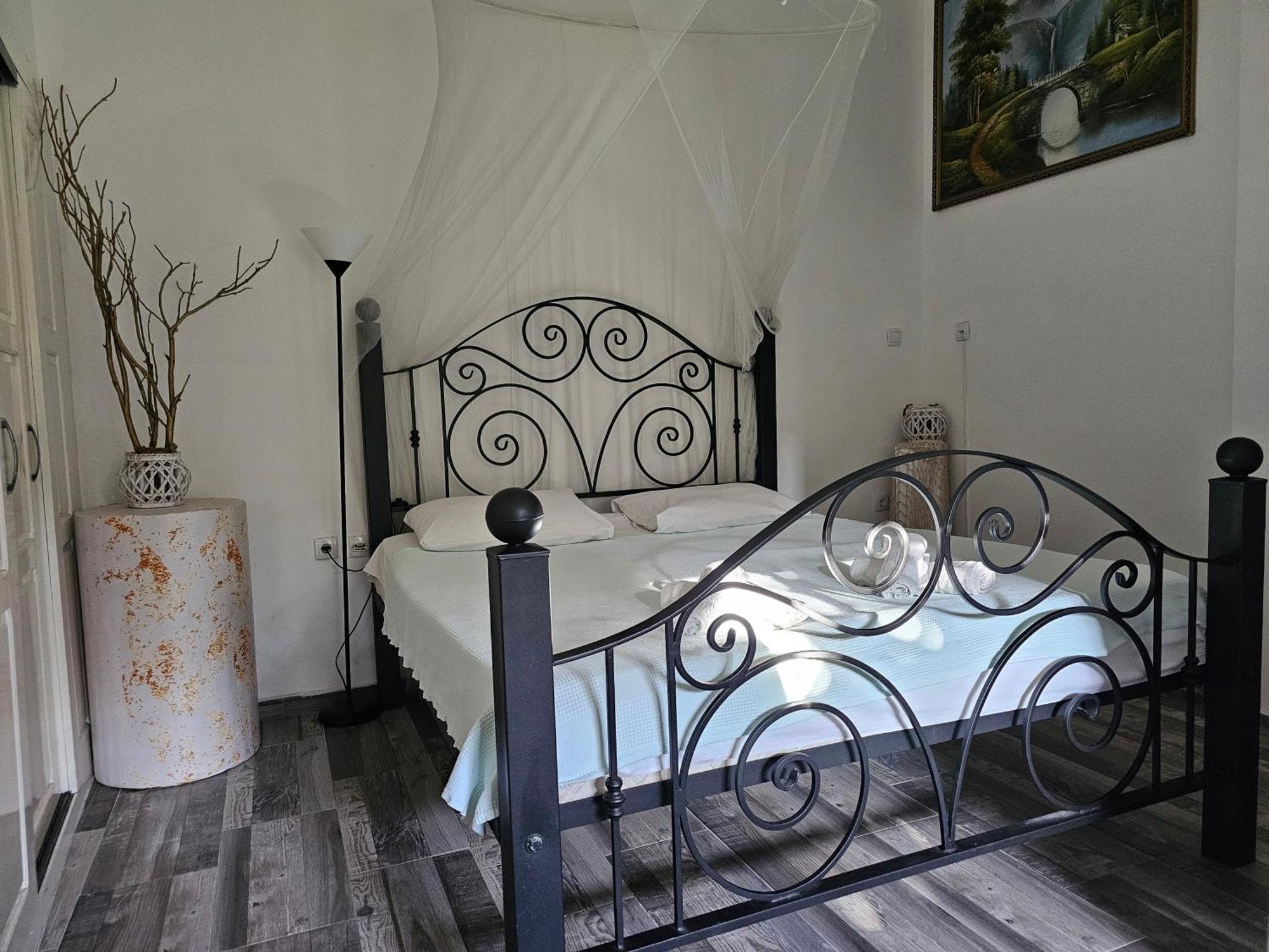 Apartamento Modern Seaside Escape - Stunning Sea View - Private & Stylish Kotor Exterior foto